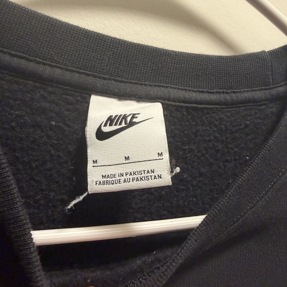 Nike Oversized Cropped Sweatshirt Women's Medium Crewneck Pullover Streetwear - Picture 3 of 15